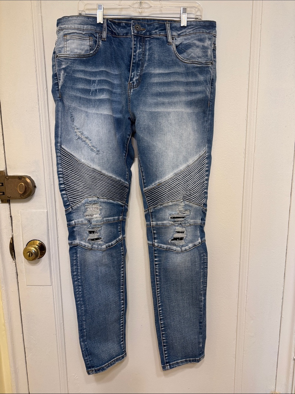 Crysp  Skinny Jeans in Washed Blue